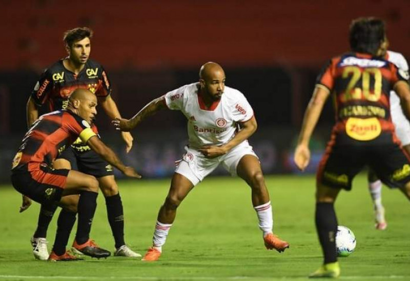 Patrick foi um dos destaques da vitória colorada por 5 a 3 em Recife