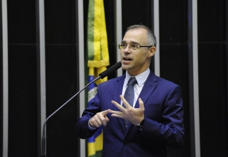 André Mendonça é pastor evangélico e pós-graduado em direito