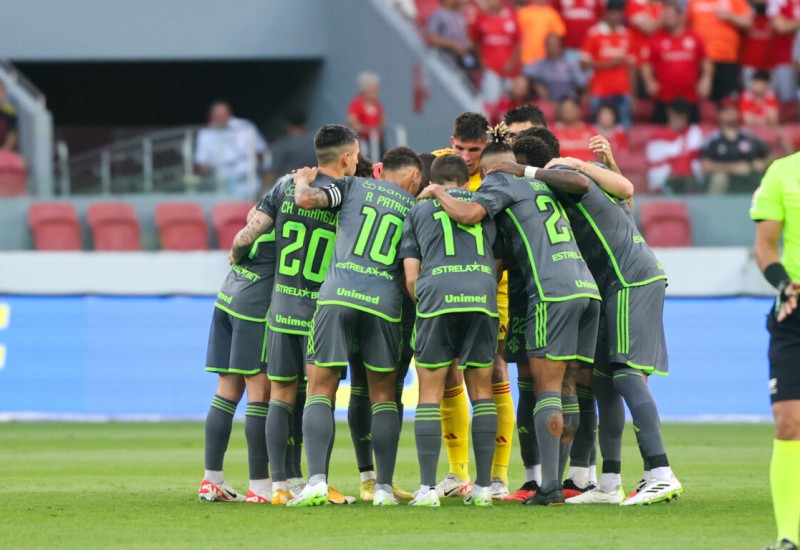 Com um jogador a menos, Inter não segurou o Coritiba (Foto: Ricardo Duarte/Internacional)
