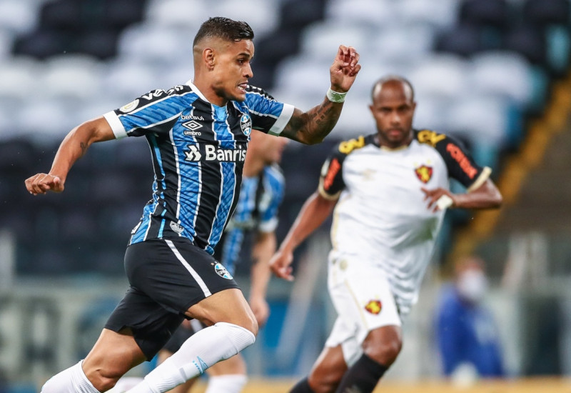 Discordando de Felipão, torcedores vaiaram a entrada de Everton (Foto: Lucas Uebel/Grêmio)