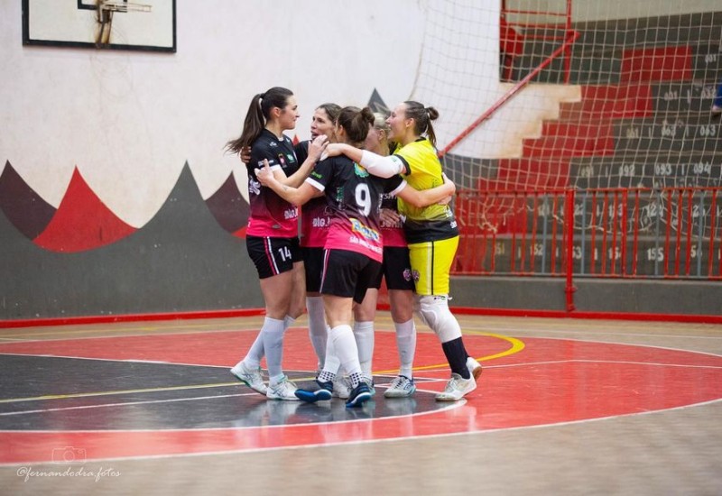 Gol de Bico comemora classificação às semifinais (Foto: Gol de Bico/Divulgação)