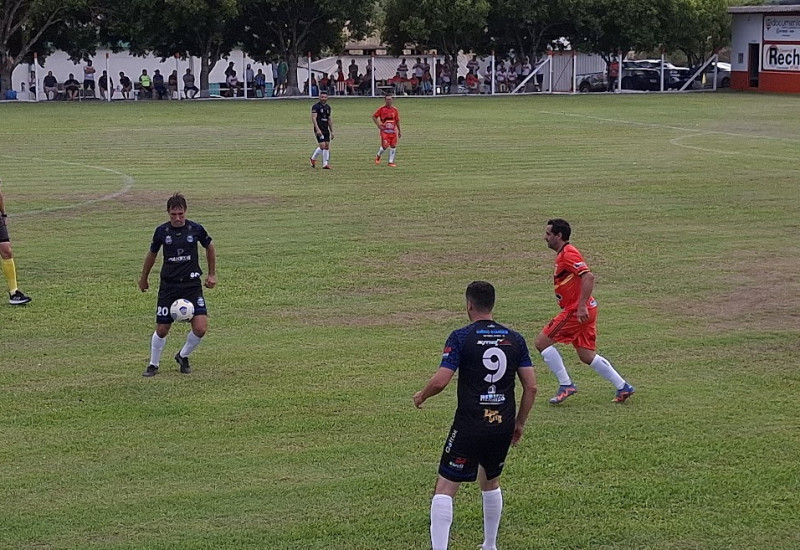 Caracterizado pela rivalidade, Pérola e Grêmio Guamerim fizeram um grande jogo (Foto: Stenio Wathier)