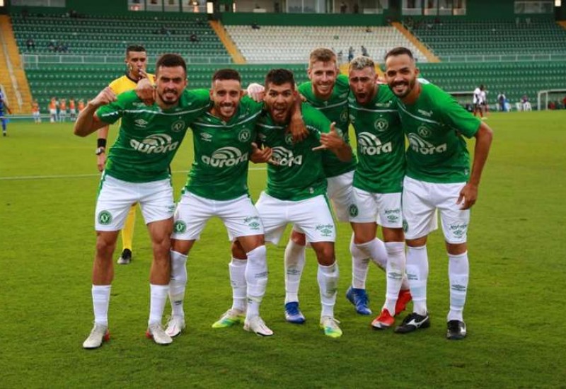 Chapecoense comemora sua sétima vitória na Série B
