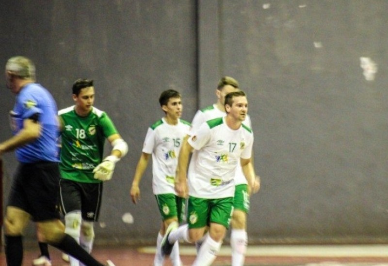Matheus (17) marcou dois gols na vitória de ADAF fora de casa (Foto: Cristian Lösch)