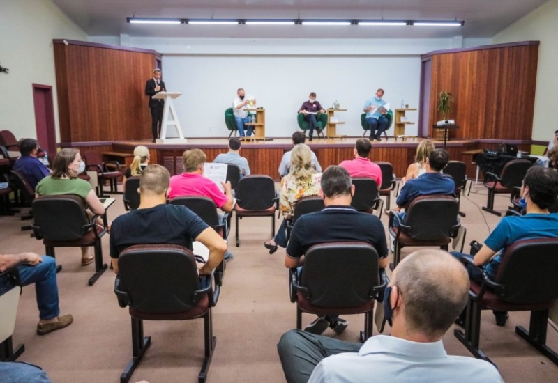Imagem do debate realizado pelo Conselho das Entidades