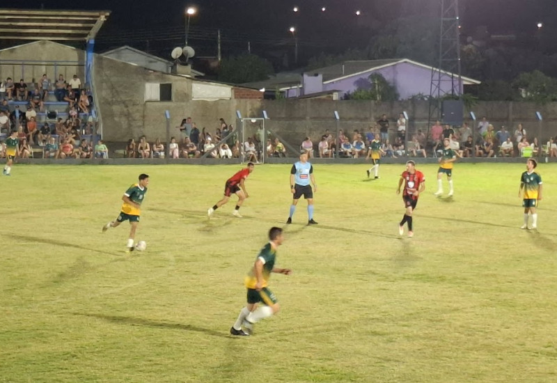 Itapajé, de verde e amarelo, está na final (Foto: Stenio Wathier/JRTV/Arquivo)