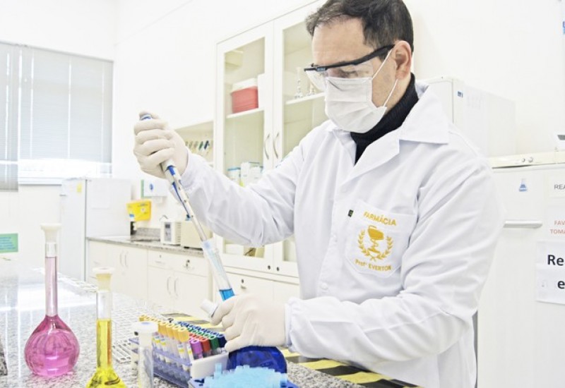 Curso dispõe de laboratórios modernos para o desenvolvimento de atividades práticas