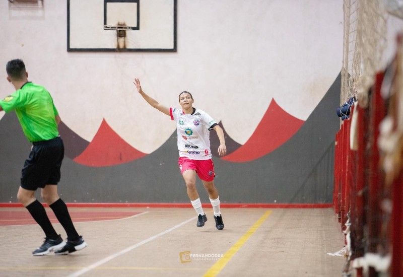 Marcando 3 gols, Ariane foi fundamental na vitória do Gol de Bico (Foto: Gol de Bico/Divulgação)
