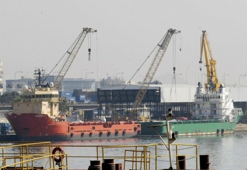 Navios em terminal portuário. Foto: Agência Brasil