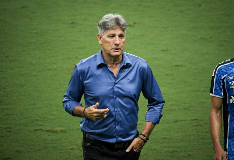 Mesmo não estando no banco, Renato foi responsabilizado pela eliminação gremista na Libertadores