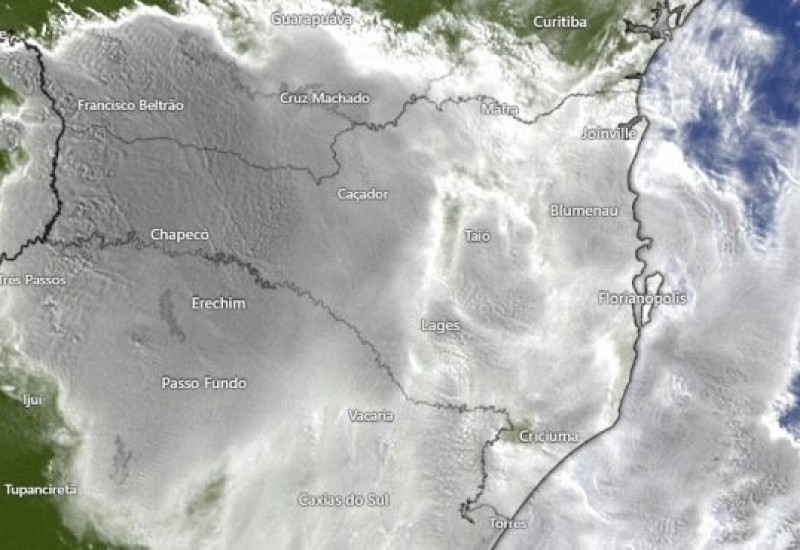 Condições para chuva e temporais nas áreas de divisa com o RS, que se estendem para as demais regiões catarinenses no decorrer dia. – Foto: Windy/Divulgação