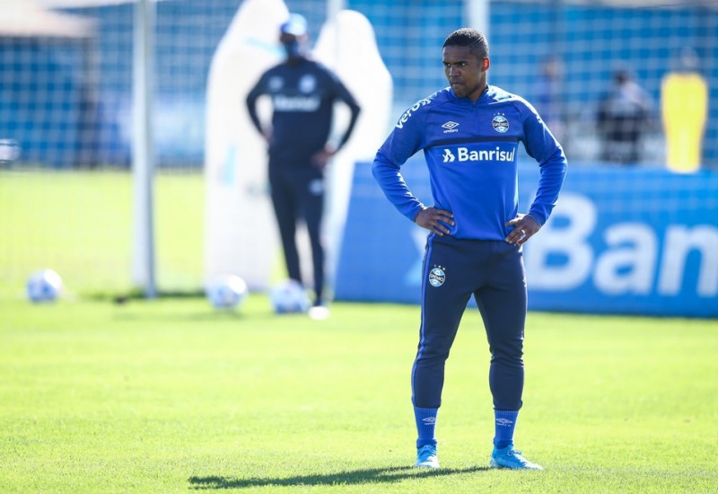Após cumprir todas as etapas de preparação física e treinos, Douglas Costa está pronto para estrear Foto: Lucas Uebel/DVG/Grêmio