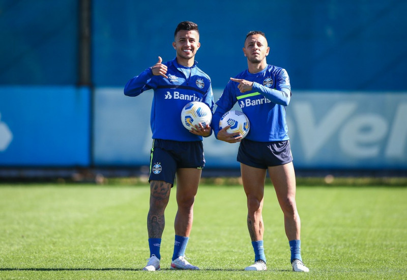 Matheus Henrique e Rafinha voltam ao time titular Foto: Lucas Uebel/Divulgação Grêmio