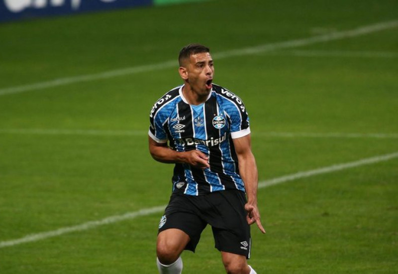 Diego Souza novamente foi decisivo na vitória gremista no Grenal