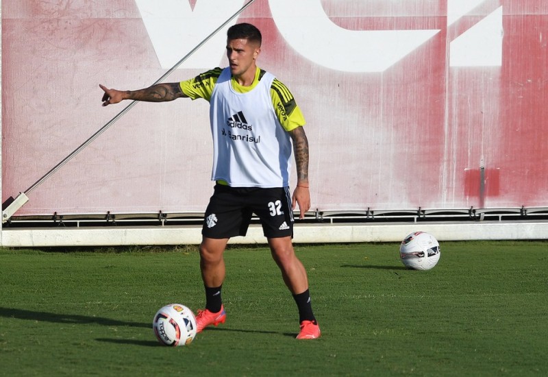 Bustos, novo lateral do Inter.estreia no clássico — Foto: Ricardo Duarte/Divulgação Internacional