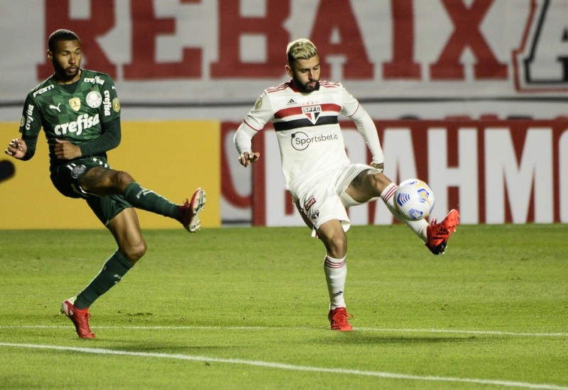 Liziero com a camisa do SP no clássico contra o Palmeiras (Foto: Marcos Ribolli)