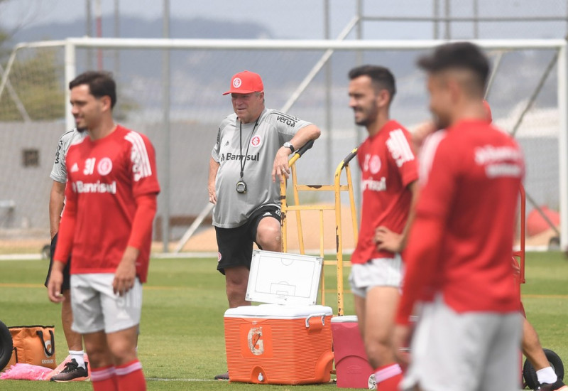 Inter deve fazer o último jogo da temporada sob o comando de Abel