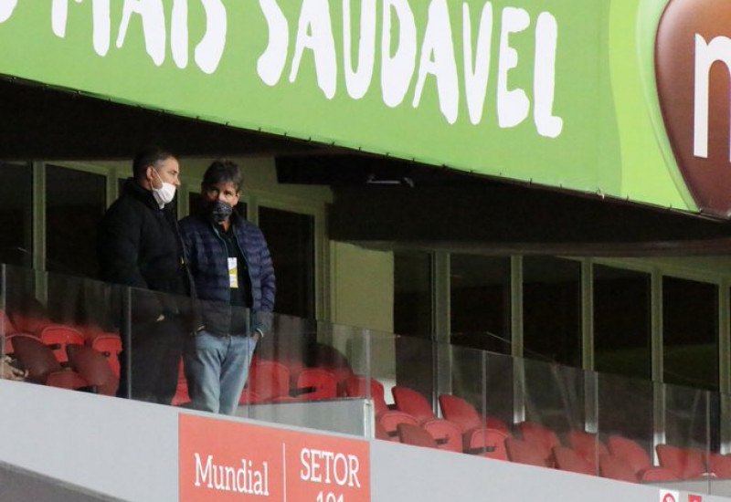 Diego Aguirre, novo técnico do Inter, acompanhou o empate no Beira Rio