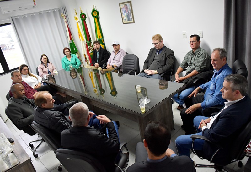 Vereadores, chefes do Executivo e servidores participaram do encontro. Foto: Tiarajú Goldschmidt/Câmara de Vereadores