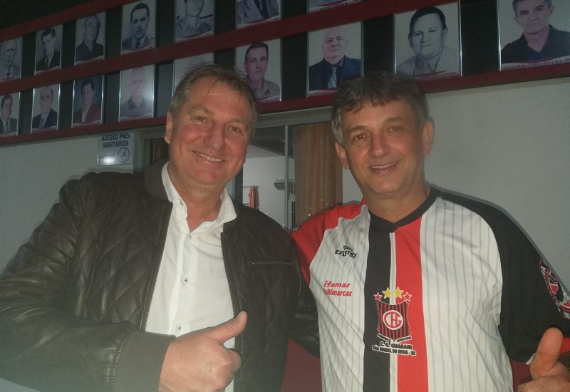 Itamar Schons e Írton lamb assumem respectivamente como presidente e vice-presidente (Foto: Stenio Wathier)