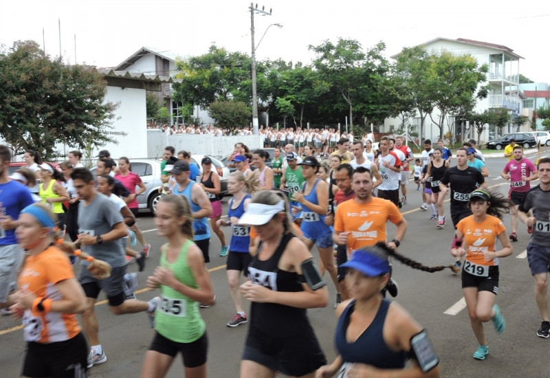 Competindo ou por lazer, Circuito de Rua tradicionalmente movimenta centenas de atletas
