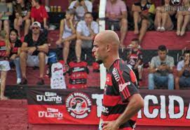 Márcio Reis sentiu desconforto no coletivo, mas deve jogar (Foto: Gustavo Probst)