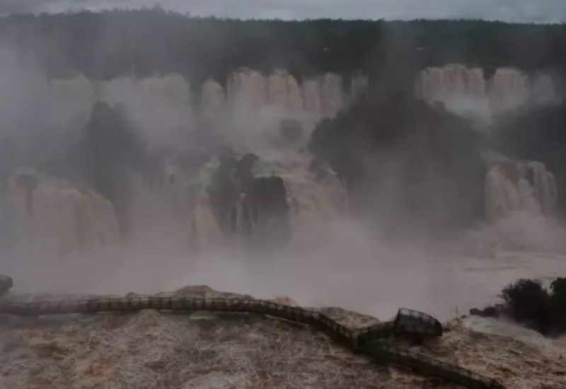 Vazão das cataratas está acima dos normal  (Foto: Edi Emerson / Cataratas do Iguaçu S.A)