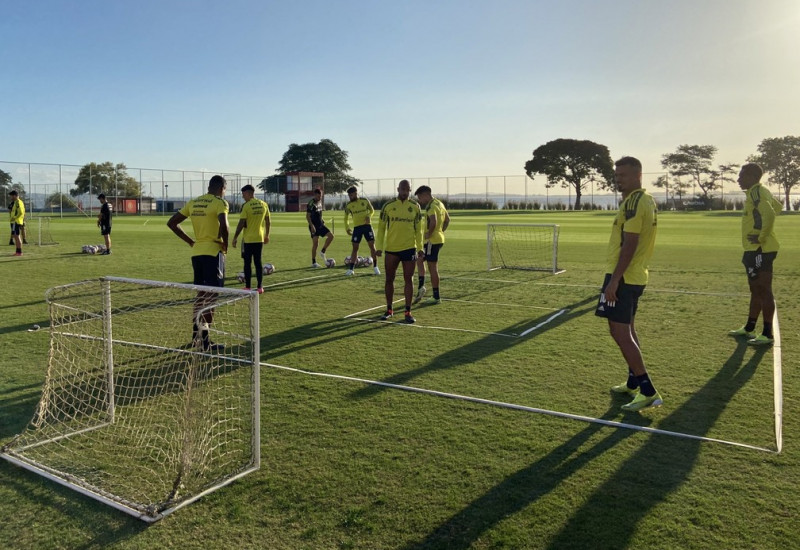 Pedro Henrique é a novidade na zaga do Inter. Cuesta cumpre suspensão