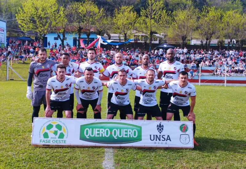 Aliança, atual campeão estadual de amadores, na final da fase Oeste (Foto: Rádio Oeste FM)