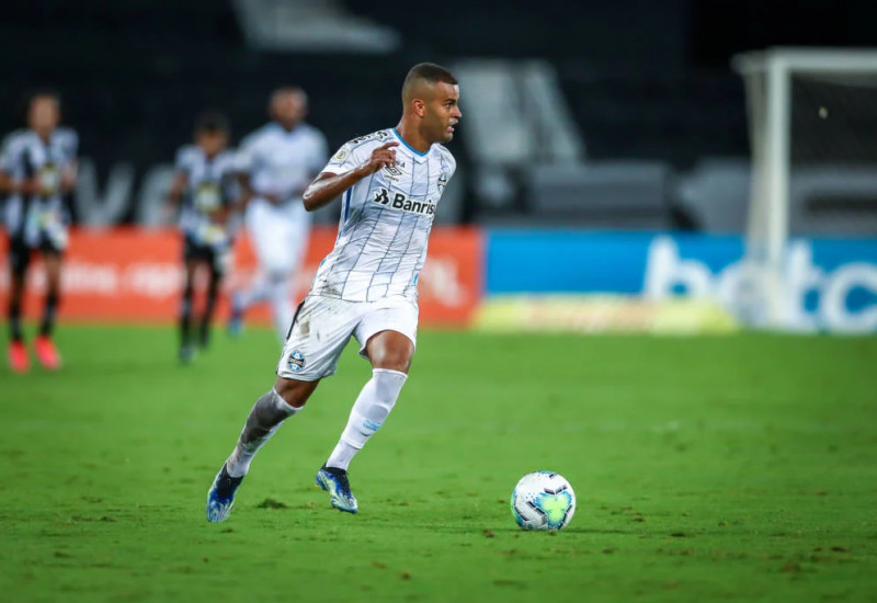 Alisson anotou o gol que abriu o caminho da vitória gremista (FOTO: LUCAS UEBEL/GREMIO FBPA)