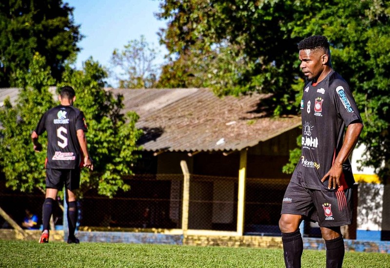Volante Santos reforça meio de campo do Guarani (Foto: Luis Bataglin/Guarani)