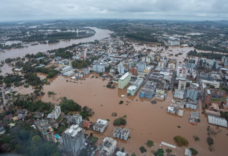 Águas do rio Taqueri voltam a subir e podem chegar a 29mts acima do nível normal (Foto: Maurício Tonetto/Secom)