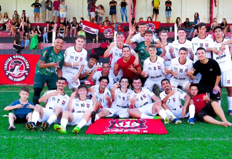 Vários meninos dos Sub-18 estão no elenco  para o Regional 2023 (Foto: Luis Bataglin/Guarani)