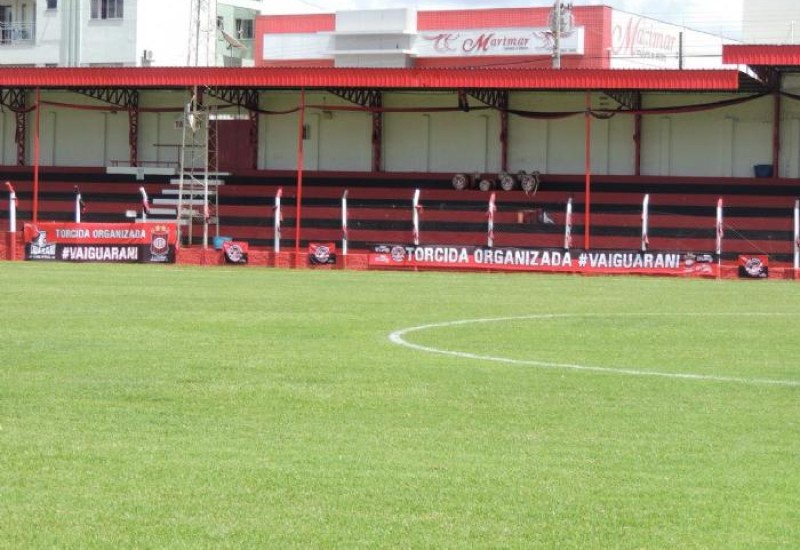 Praça de esportes bugrina sendo preparada para o clássico de domingo (Foto: Luiz Bataglin/Guarani)