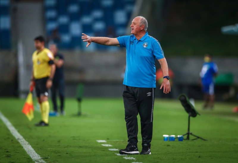 Felipão tem cometido equívocos nas substituições que tem feito (Foto: Lucas Uebel/DVG/Grêmio)