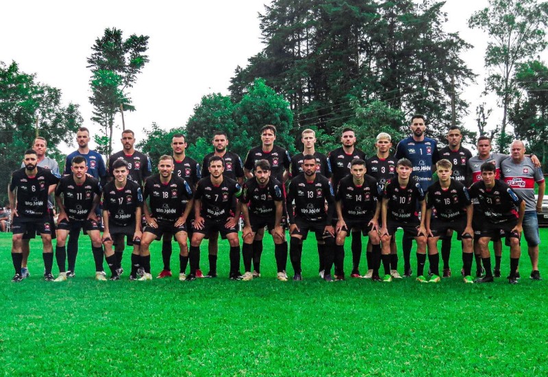 A reformulada equipe do Guarani que estreou com vitória (Foto: Luis Bataglin/Guarani)