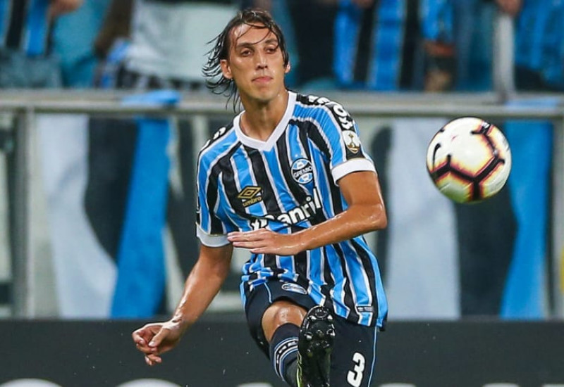 Após longo tempo longe dos gramados, Geromel retorna para reforçar a zaga gremista