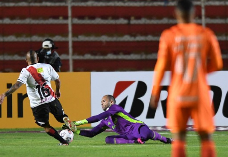 Com um futebol improdutivo, Inter perde na Venezuela