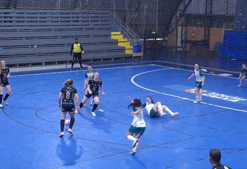 Nos minutos finais, Female soube segurar a pressão do Gol de Bico (Foto: Stenio Wthier/JRTV)