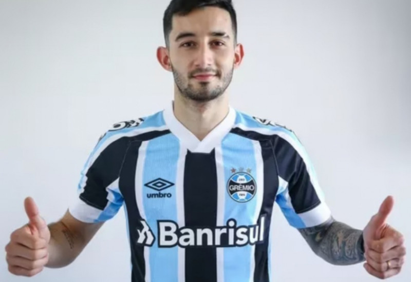Villasanti chega para ajeitar o meio de campo gremista (Foto: Lucas Uebel/Grêmio)