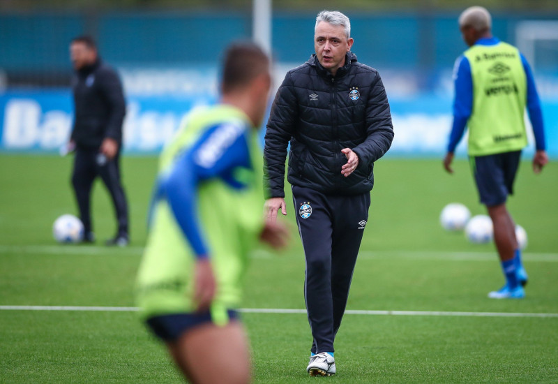 Sob forte pressão, Tiago Nunes precisa da vitória para permanecer no Grêmio (Crédito: Lucas Uebel/Gremio FBPA)