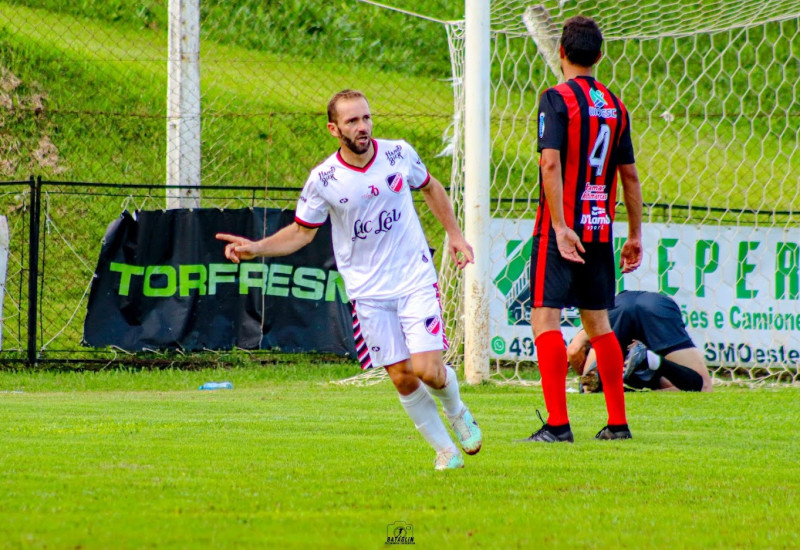 Lirio anotou o gol que deu a vitória ao Aliança (Foto: Luis Bataglin/Bt Fotografia Esportiva)