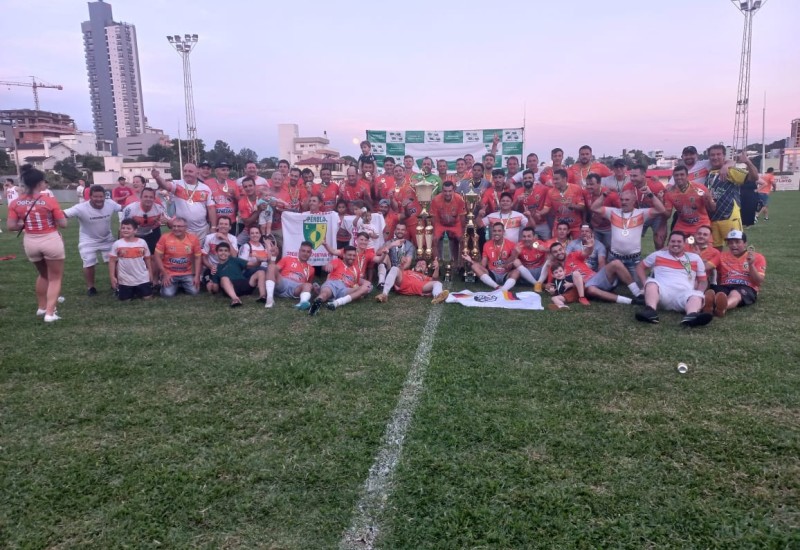 Torcedor do Pérola soltou o grito de "é campeão" nas duas categorias (Foto: Pérola/Divulgação)