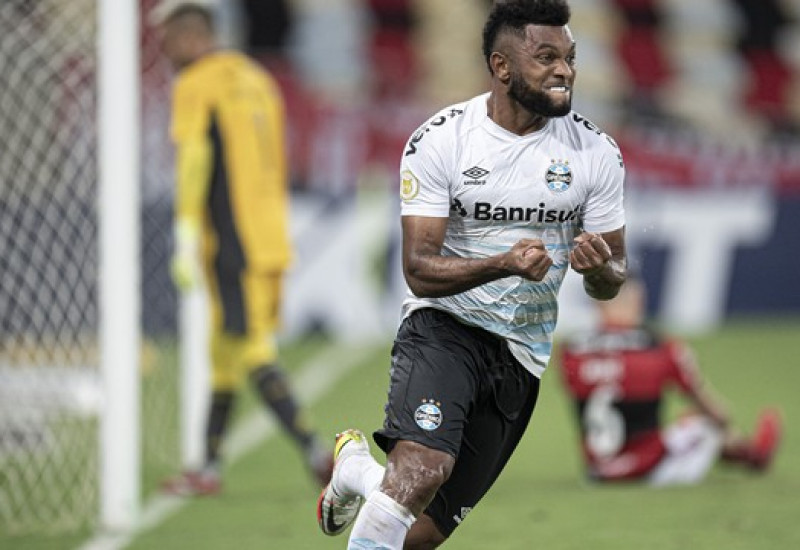 Borja comemora o gol que deu a vitória ao Grêmio (Foto: Jorge Rodrigues/AGIF)