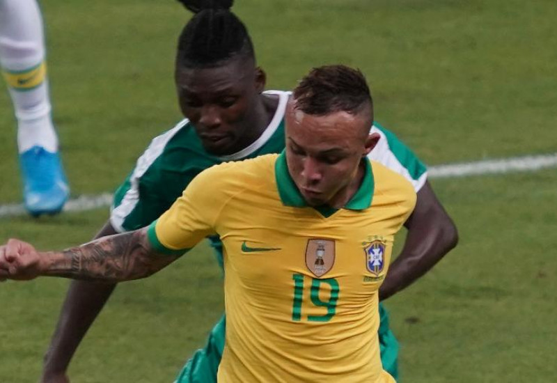 O gremista Everton está confirmado como titular