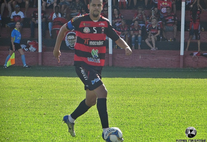 Volante Léo Barreto teve boa atuação na vitória do Guarani (Foto: Gustavo Probst/Arquivo)