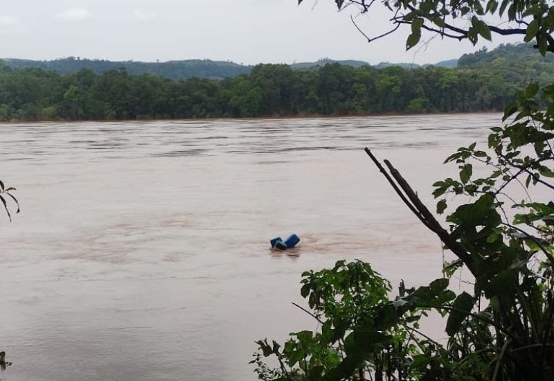 Alto nível do Rio Uruguai compromete bombas flutuantes para captação de água para Mondaí. Abastecimento mantido, porém sistema em observação. Divulgação/Casan