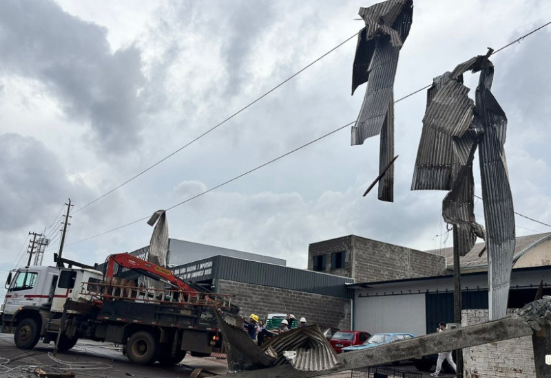 Temporal espalhou medo e tensão aos moradores da rua Florianópolis (Foto: Marcos de Lima/WH3)