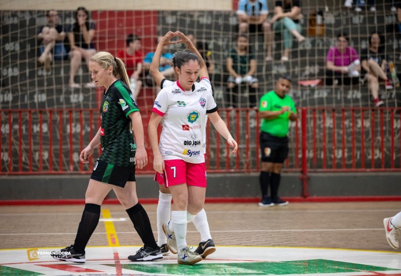 Mari, com 17 gols, é a artilheira do campeonato (Foto: Gol de Bico/Arquivo)