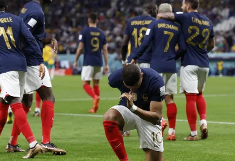 Kylian Mbappe comemora gol da França na estreia da Copa do Mundo 2022 (Foto: Reuters)